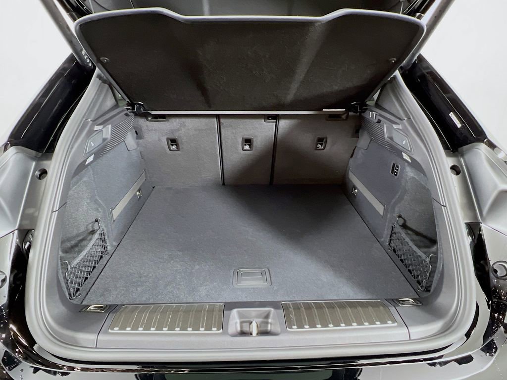 New 2026 Porsche Macan Turbo Electric image 28