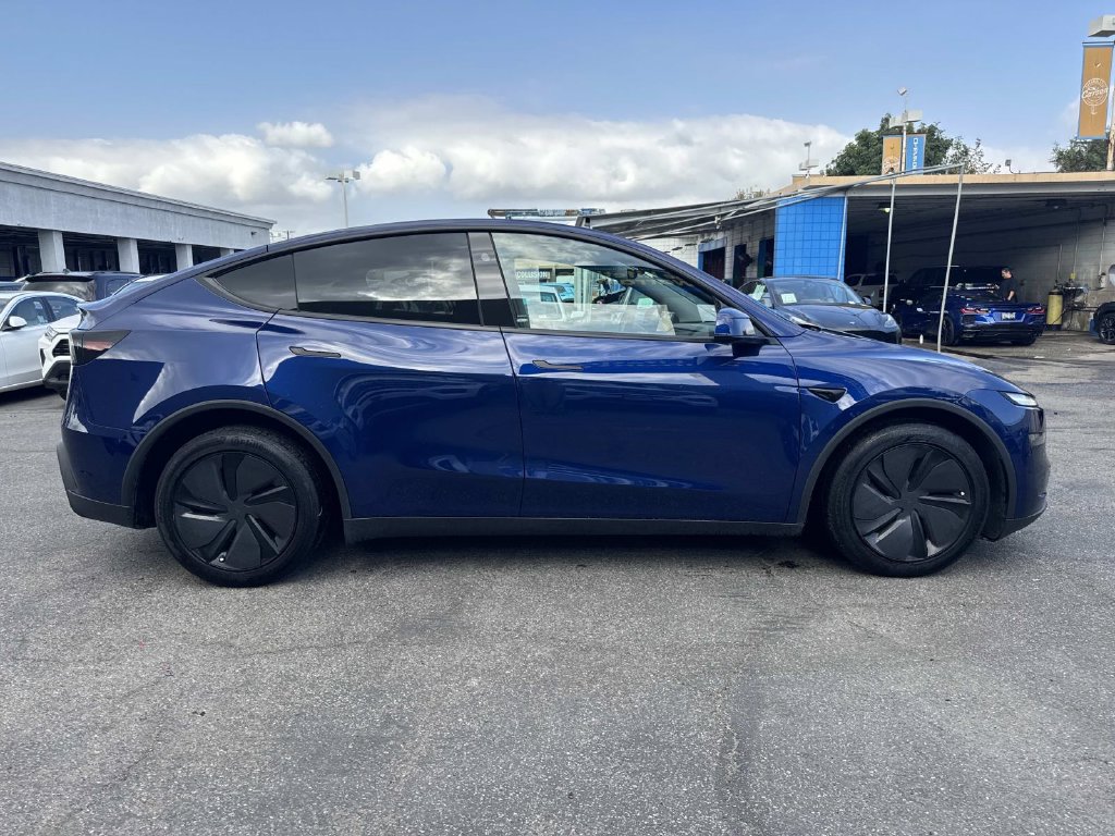 Used 2026 Tesla Model Y AWD image 2