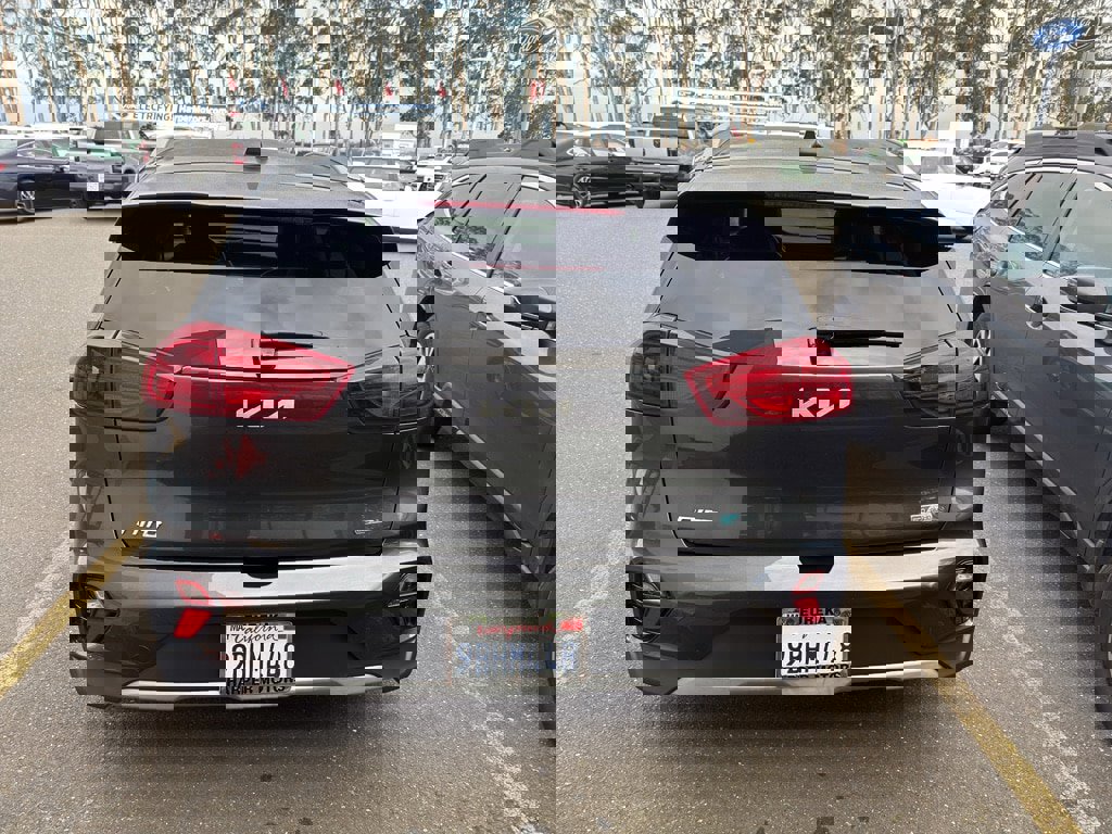 Used 2022 Kia Niro EX image 4