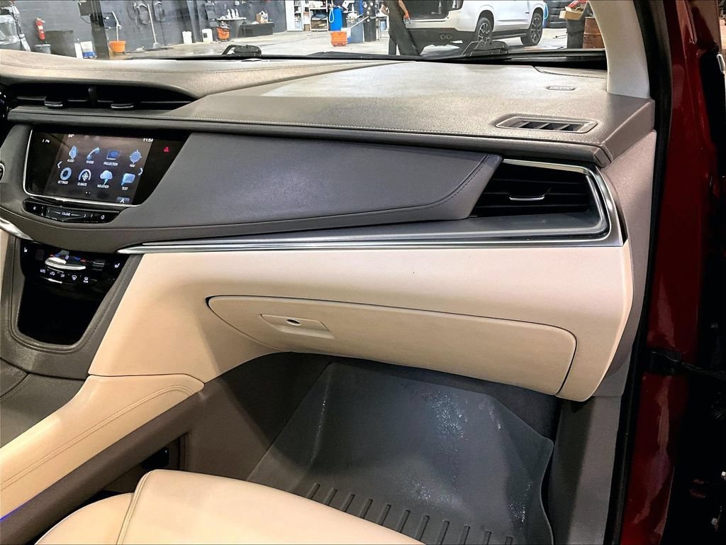Used 2017 Cadillac XT5 Luxury w/ Driver Awareness Package AWD/4WD image 13