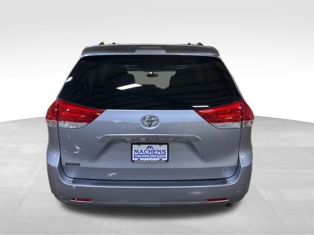 Used 2014 Toyota Sienna LE image 5