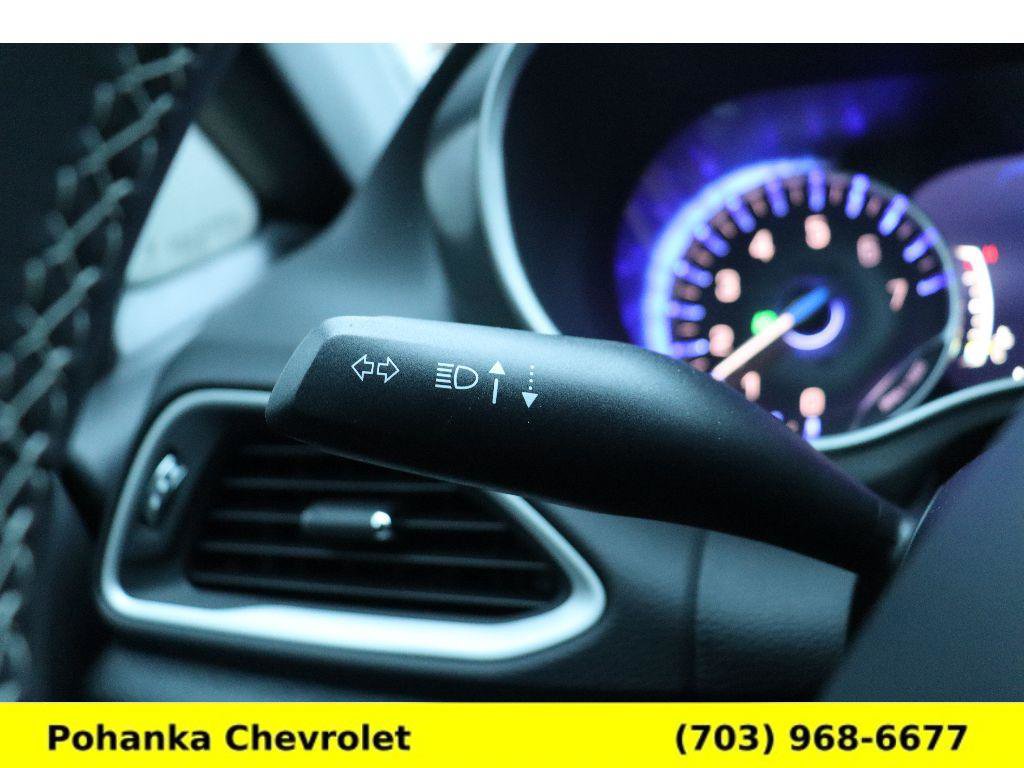 Used 2025 Chrysler Pacifica Select image 10