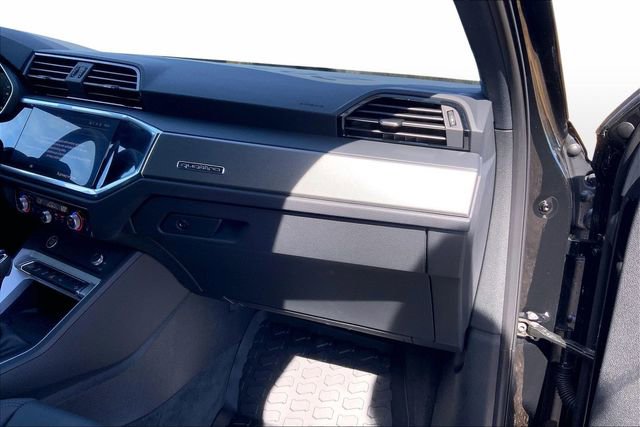 Certified 2025 Audi Q3 2.0T Premium w/ Convenience Package image 16