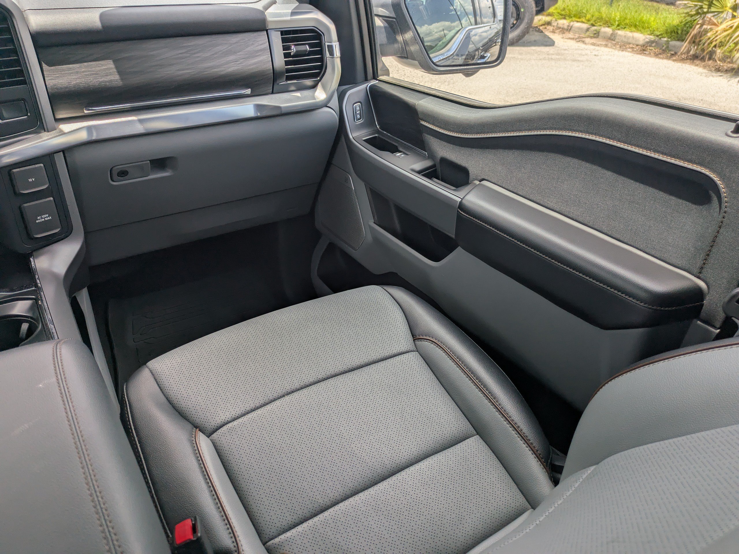 Used 2025 Ford F150 Lariat AWD/4WD image 17