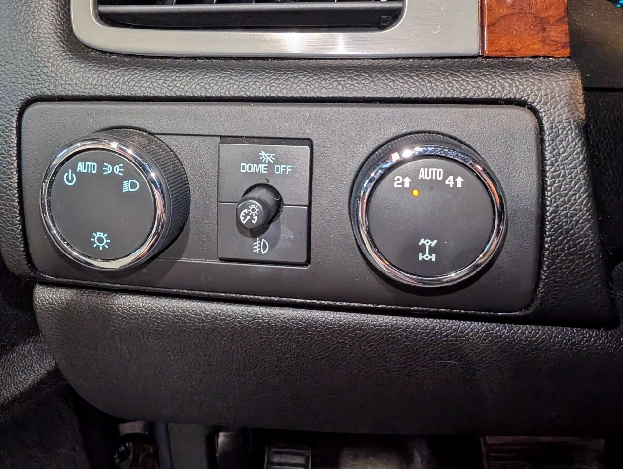Used 2014 Chevrolet Suburban LT AWD/4WD image 45