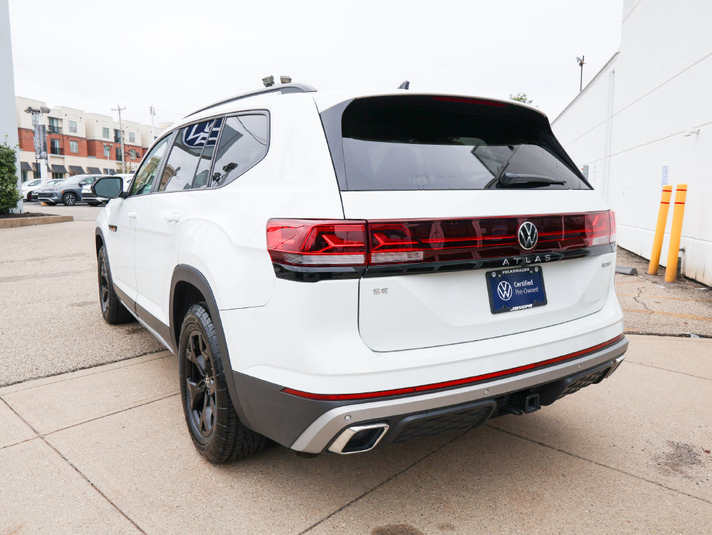 Certified 2025 Volkswagen Atlas Peak Edition SE AWD/4WD image 3