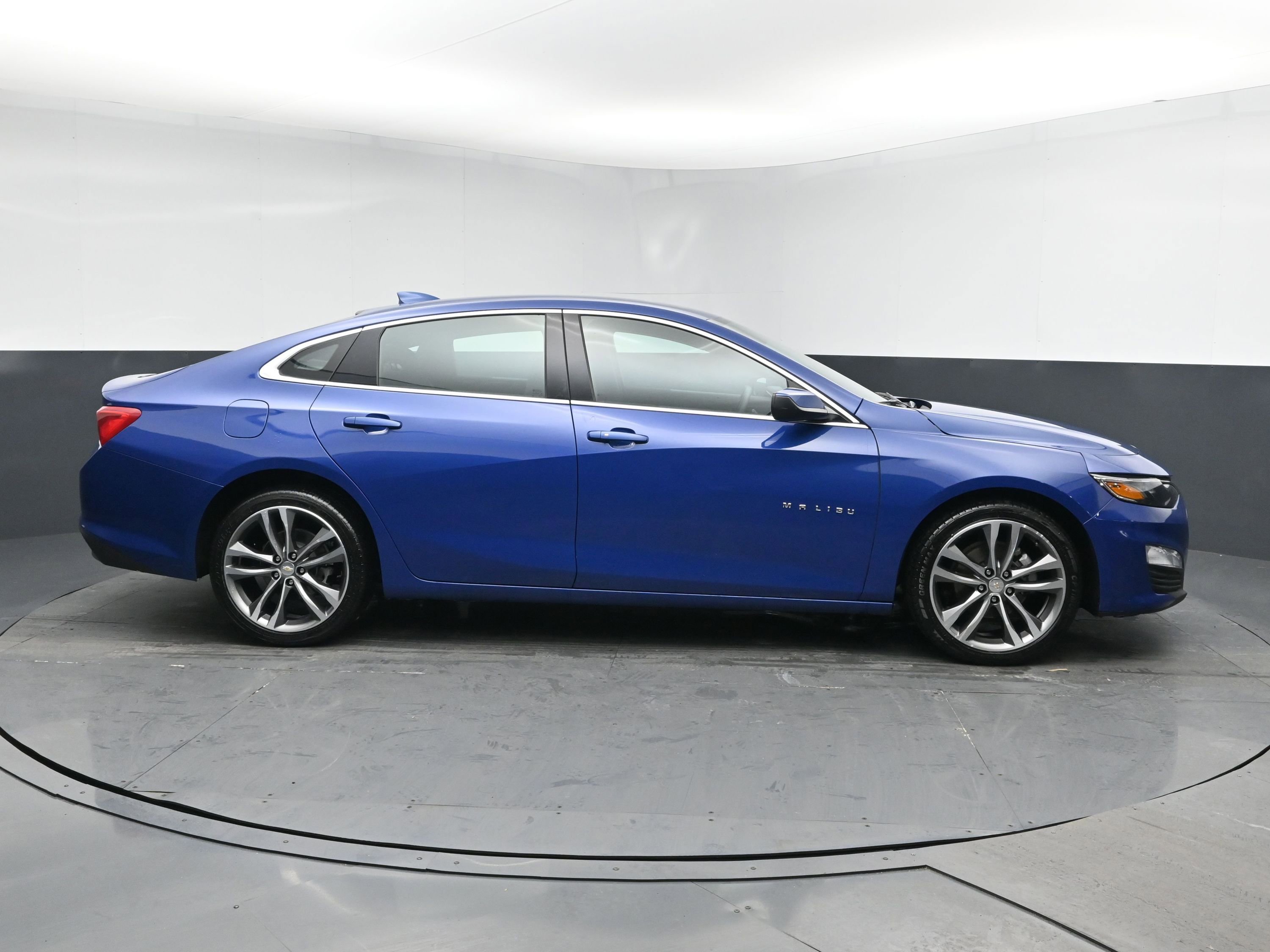 Used 2023 Chevrolet Malibu LT image 3