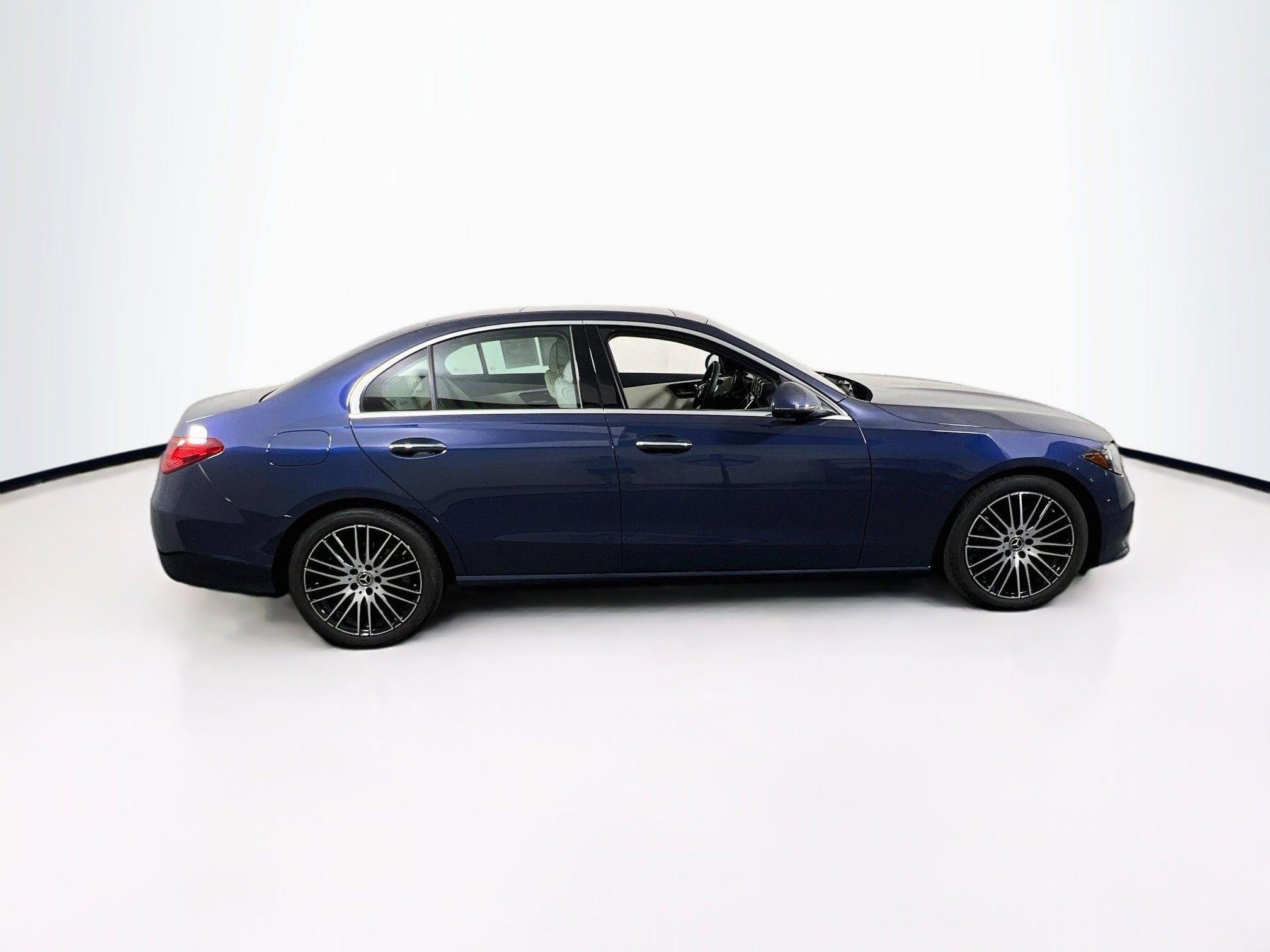 Used 2024 Mercedes-Benz C 300 4MATIC Sedan image 4