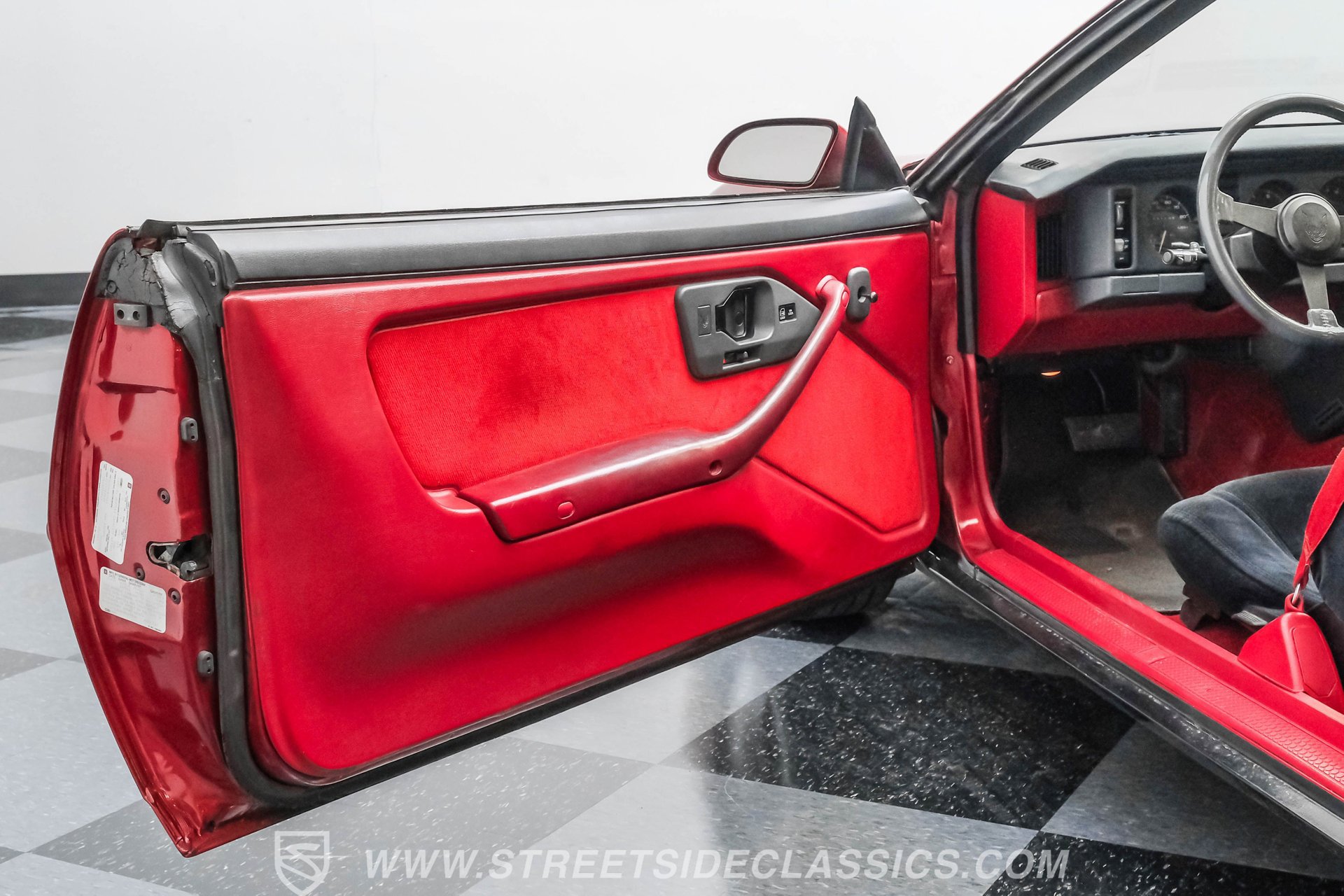 Used 1987 Pontiac Firebird Coupe image 38