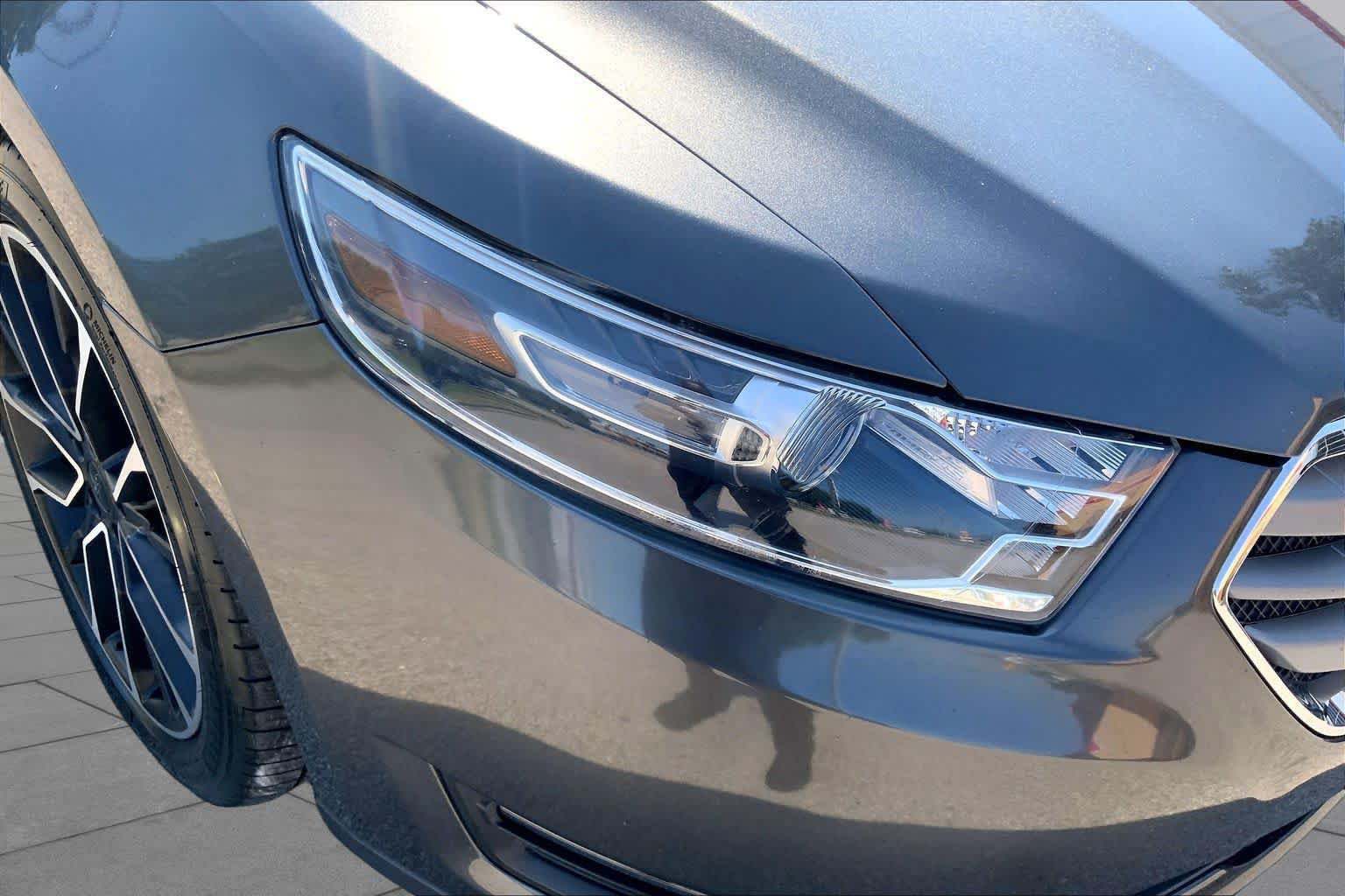 Used 2018 Ford Taurus SEL w/ Equipment Group 201A FWD image 27