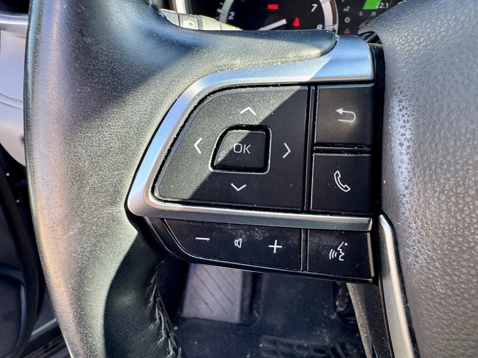 Used 2020 Toyota Highlander XLE image 22