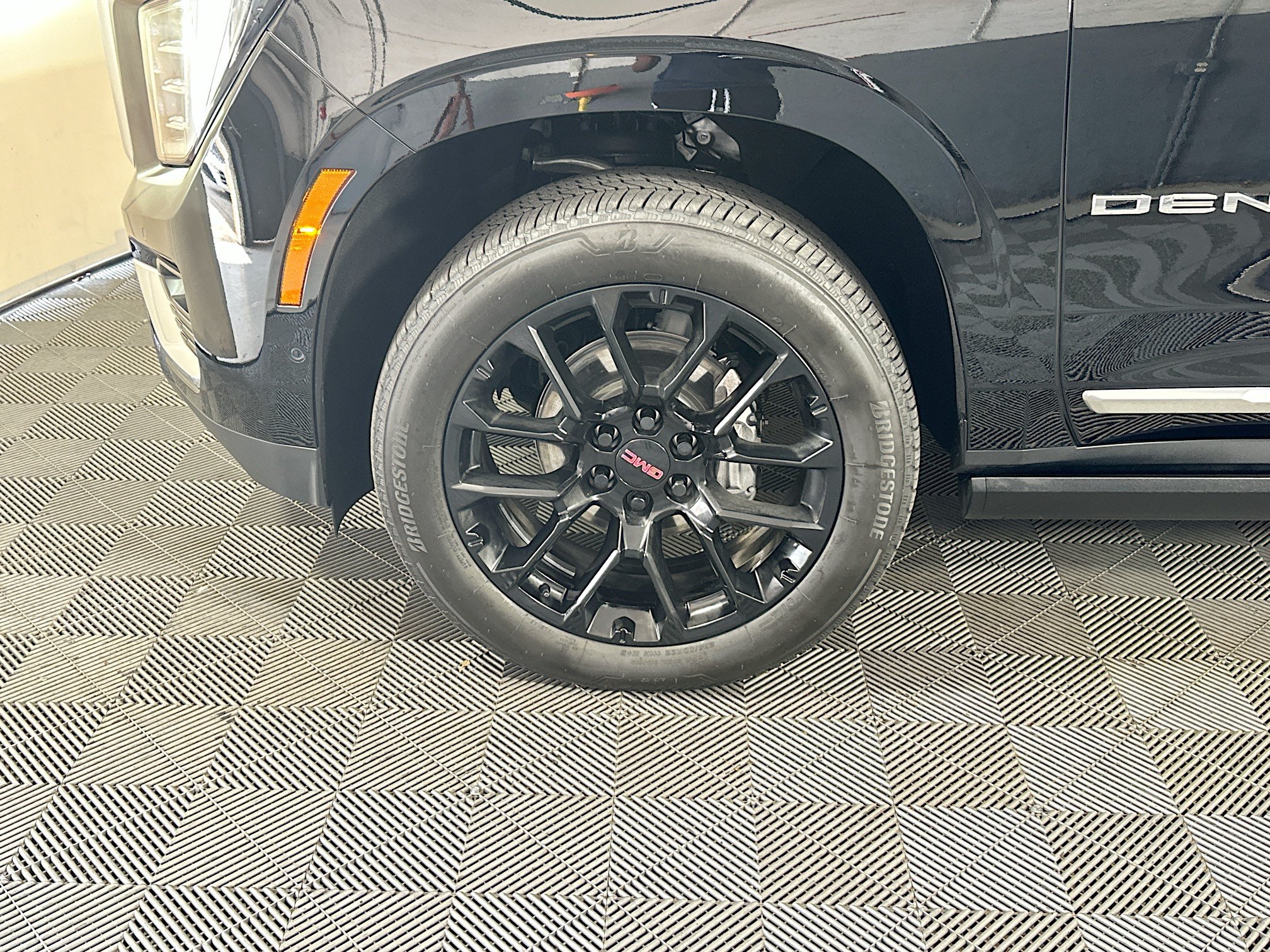 Used 2026 GMC Yukon Denali w/ Sun & Power Step Package AWD/4WD image 11