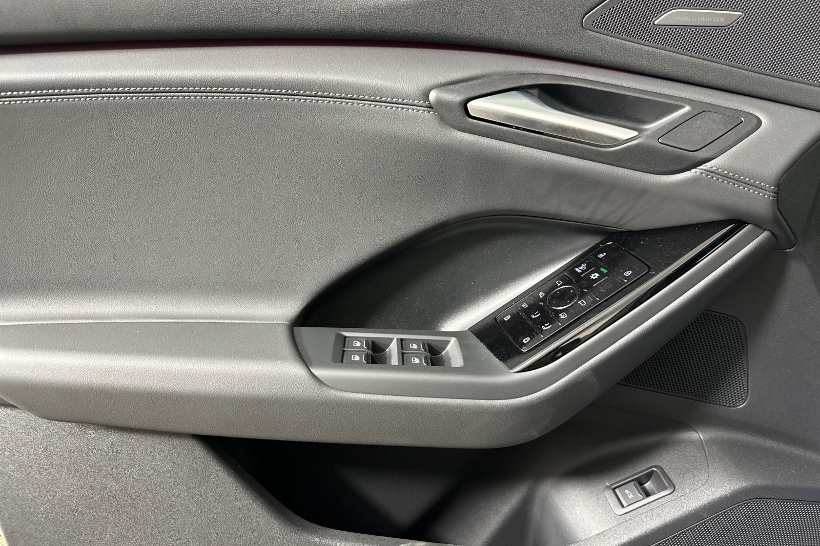 New 2027 Audi SQ6 e-tron Premium Plus AWD/4WD image 10
