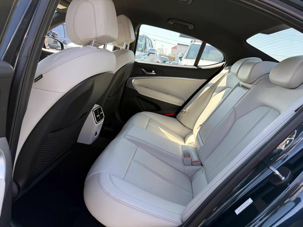 Certified 2024 Genesis G70 2.5T image 15