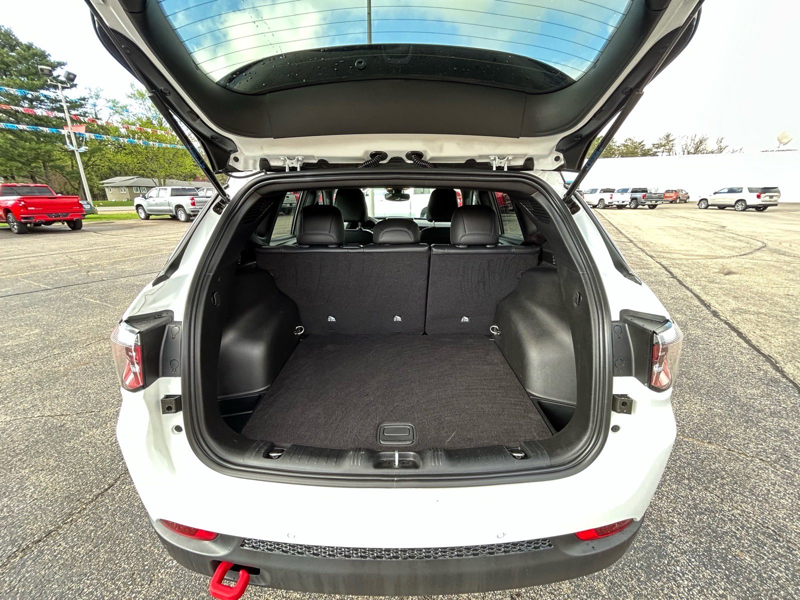 Used 2025 Jeep Compass Trailhawk AWD/4WD image 7