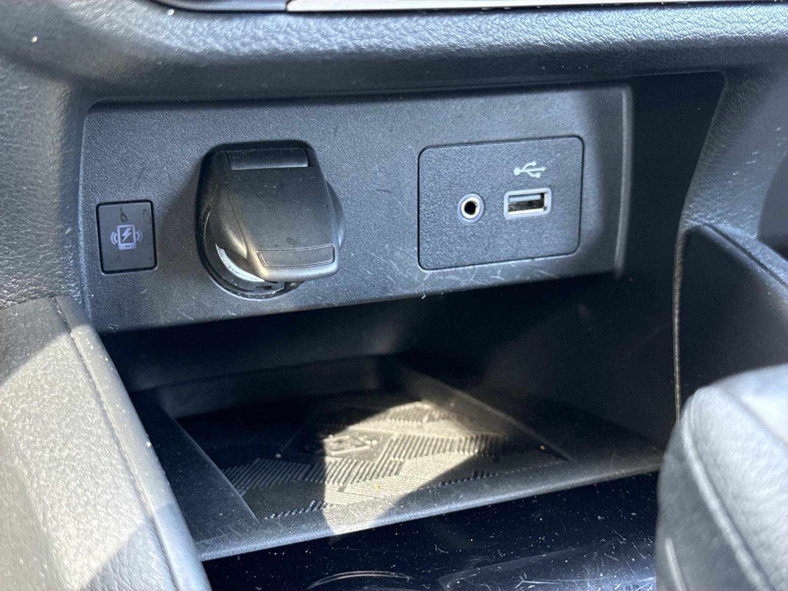 Used 2025 Nissan Versa SV FWD image 12