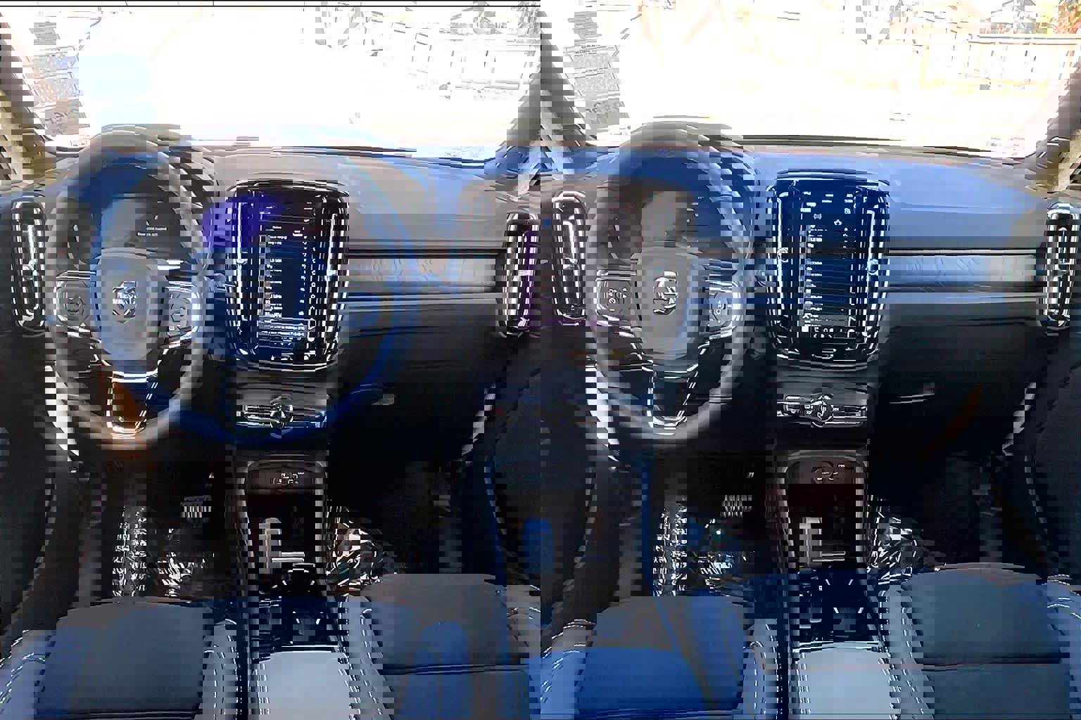 Used 2023 Volvo XC40 Recharge Ultimate w/ Protection Package Premier image 18