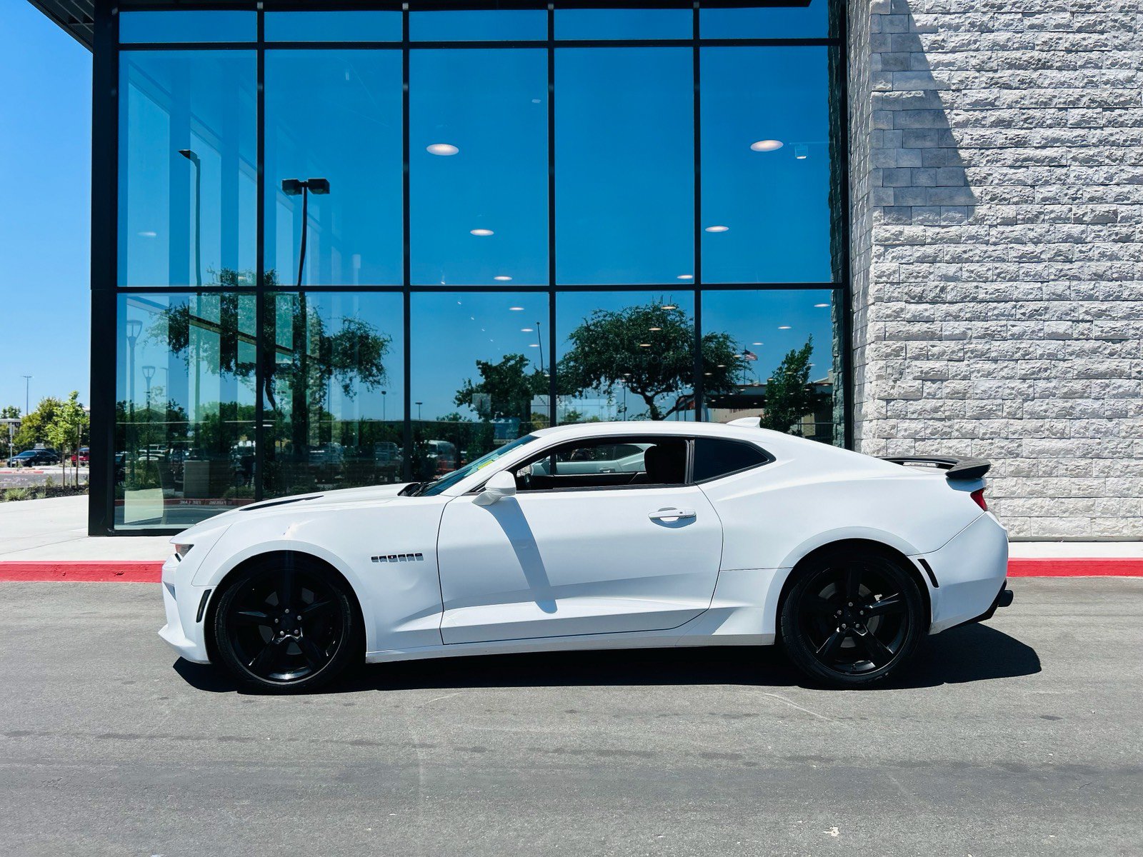 Used 2018 Chevrolet Camaro SS RWD image 2
