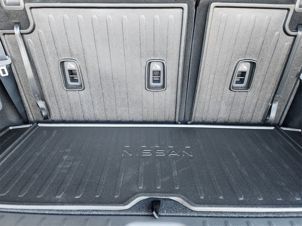 New 2025 Nissan Pathfinder Platinum w/ Black Appearance Package image 23