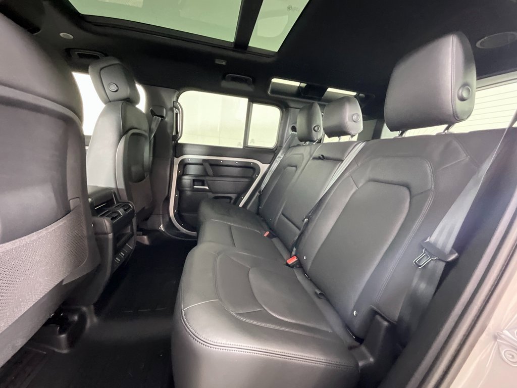 New 2026 Land Rover Defender 110 X-Dynamic SE image 5