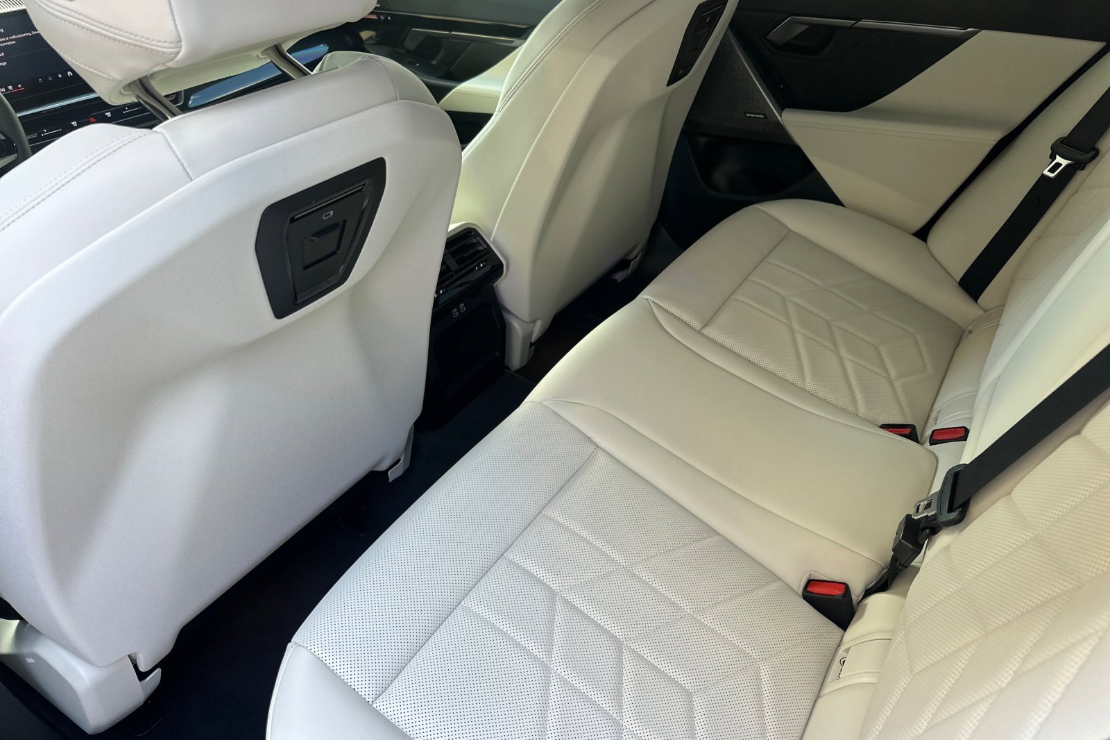 Certified 2024 BMW 530i w/ Premium Package RWD image 15