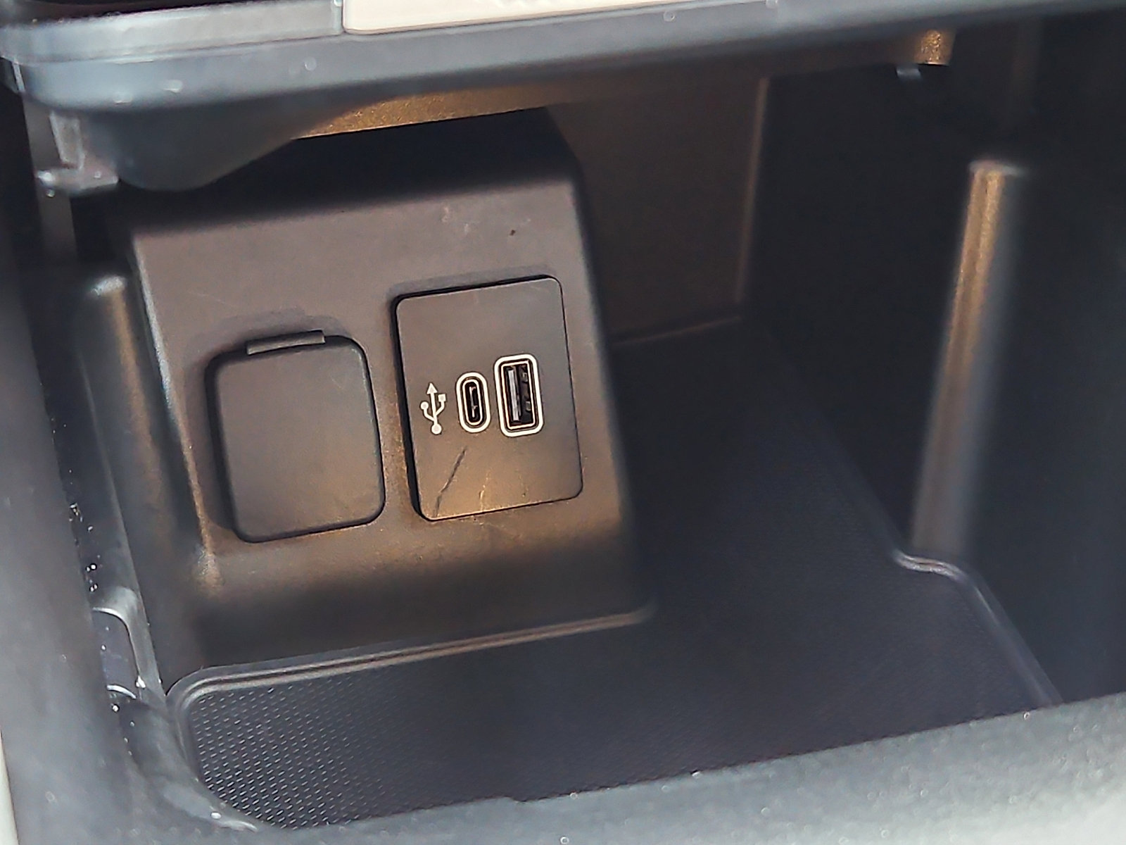 Used 2025 Ford Explorer Active image 24