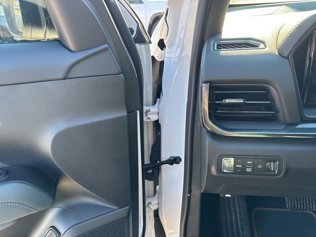 New 2026 GMC Terrain AT4 w/ LPO, Black Badging Package image 14