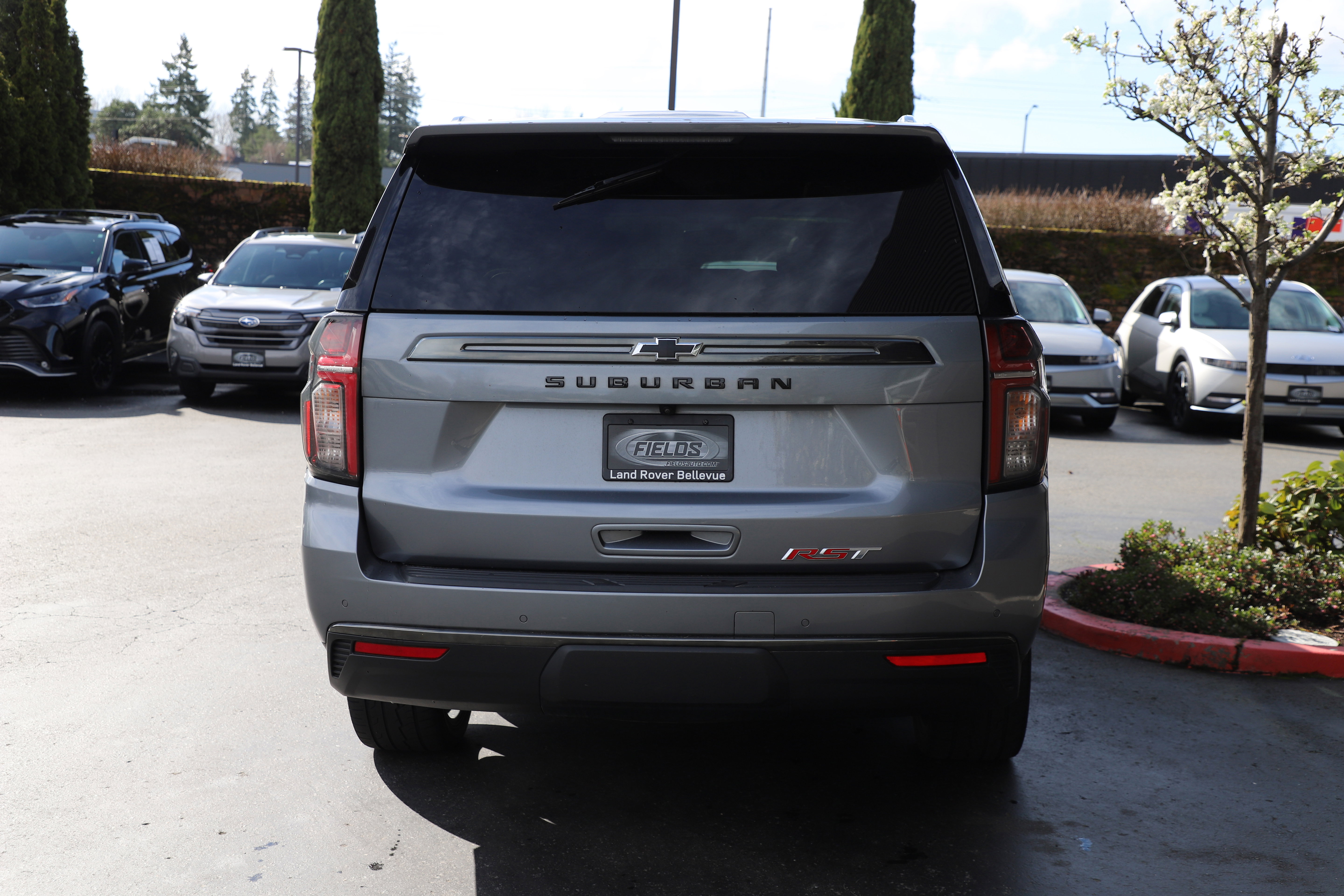 Used 2022 Chevrolet Suburban RST w/ Luxury Package image 5