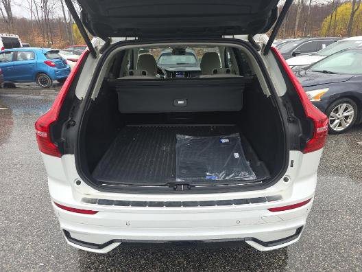 Used 2024 Volvo XC60 B5 Plus w/ Protection Package Premier AWD/4WD image 10