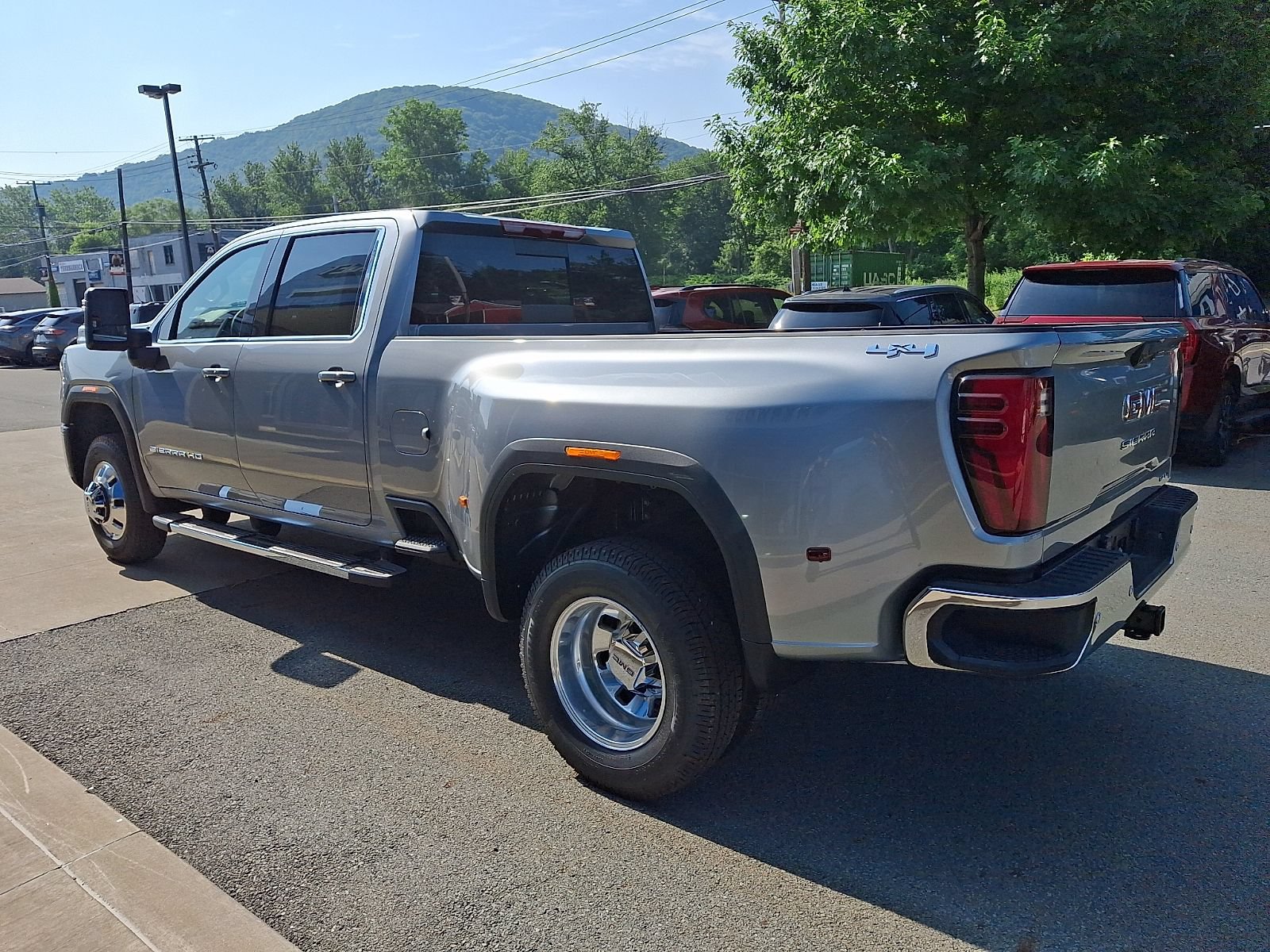 New 2026 GMC Sierra 3500 SLE w/ SLE Value Package AWD/4WD image 4
