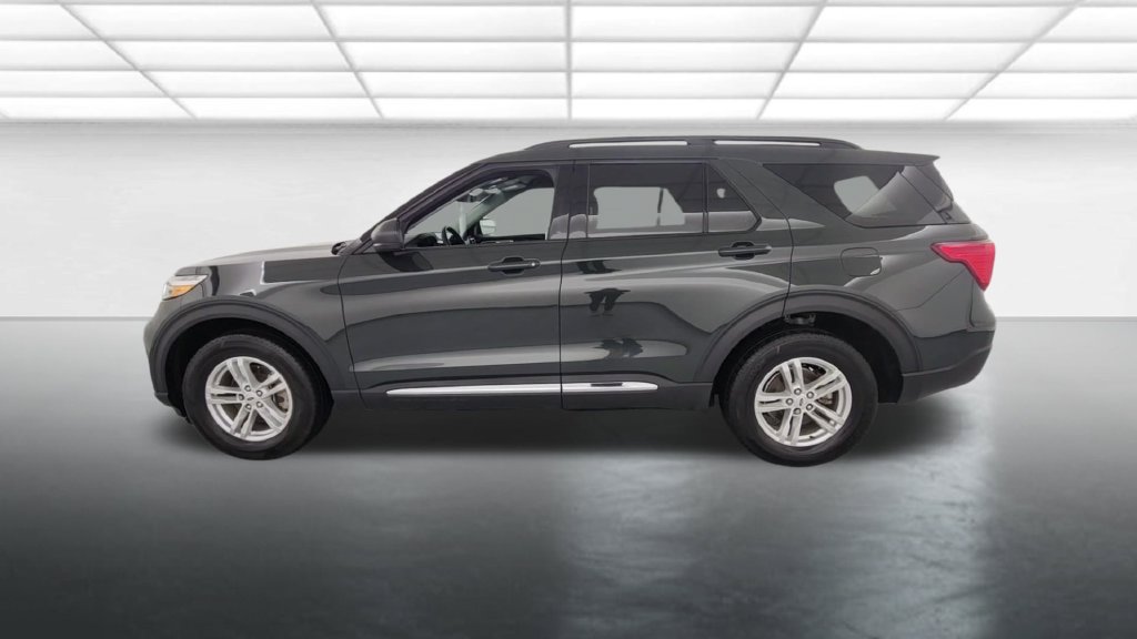 Used 2024 Ford Explorer XLT w/ Equipment Group 202A AWD/4WD image 5