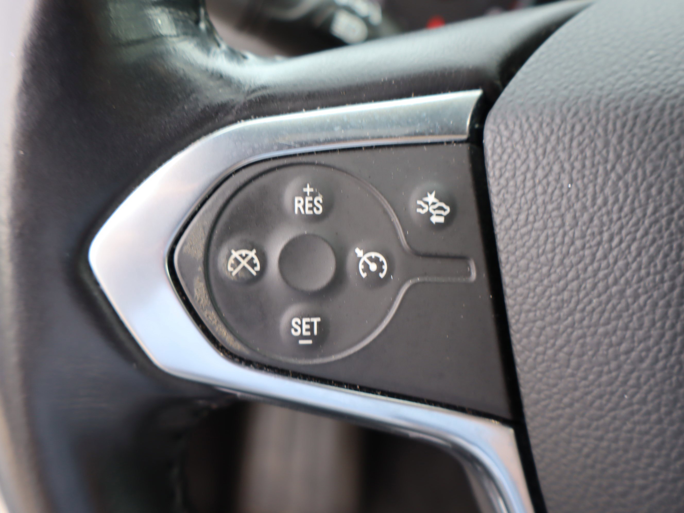 Used 2022 Chevrolet Traverse LT FWD image 21