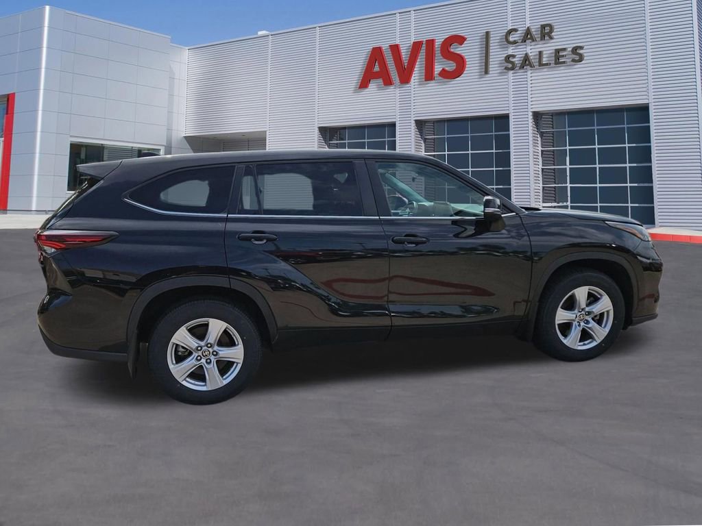 Used 2024 Toyota Highlander LE image 7