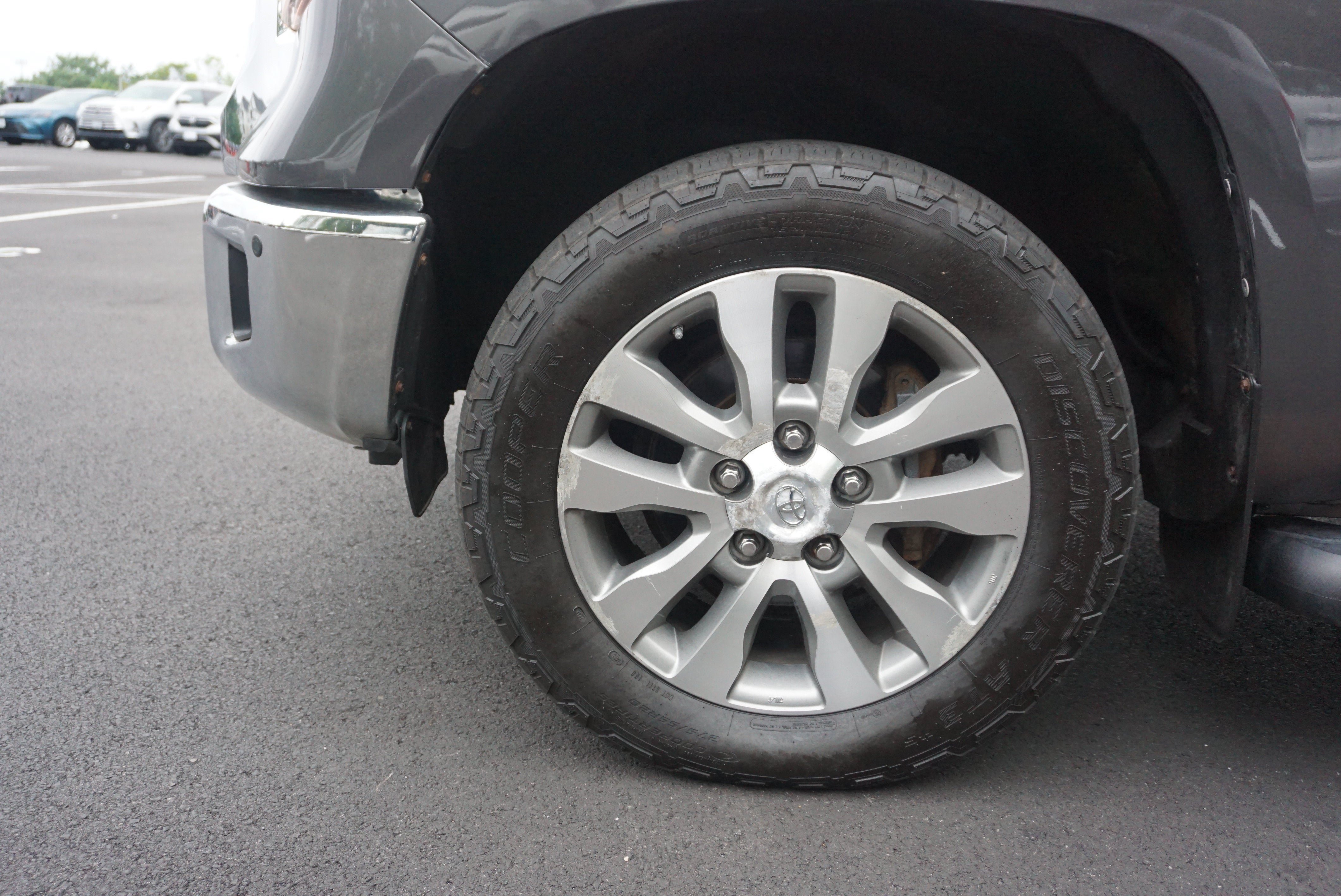 Used 2015 Toyota Tundra Limited w/ Limited Premium Package AWD/4WD image 6
