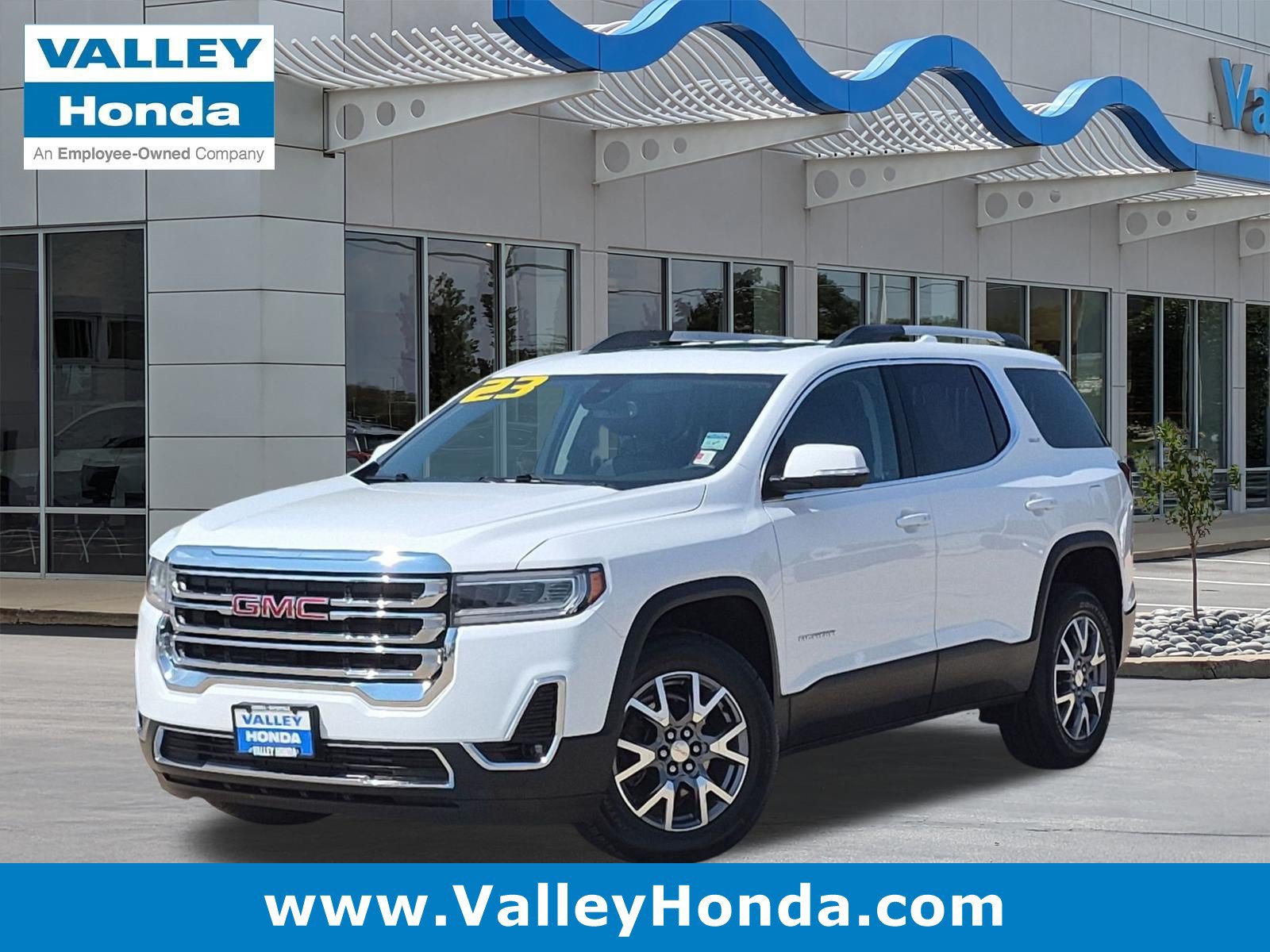 Used 2023 GMC Acadia SLT w/ Preferred Package AWD/4WD image 1