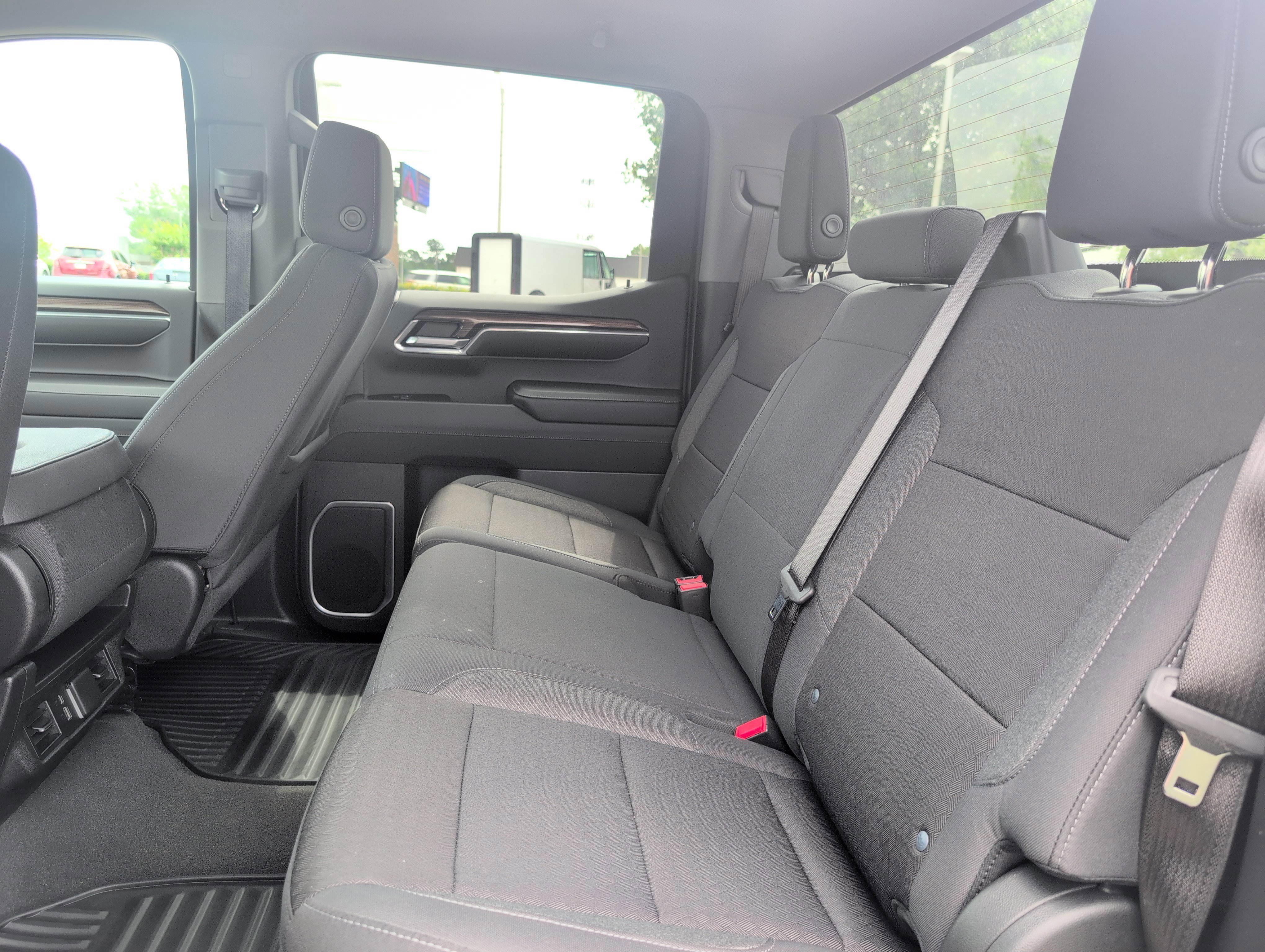 Used 2024 Chevrolet Silverado 1500 LT AWD/4WD image 31