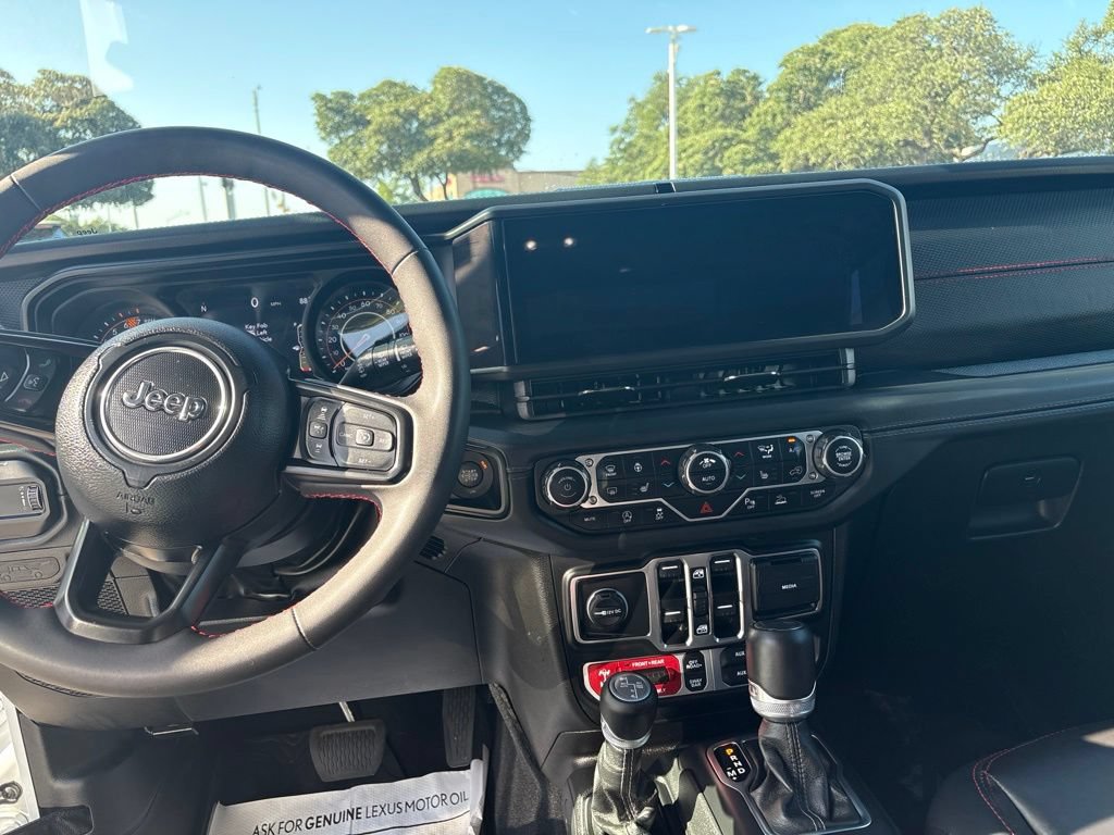 Used 2024 Jeep Wrangler Unlimited Rubicon AWD/4WD image 17