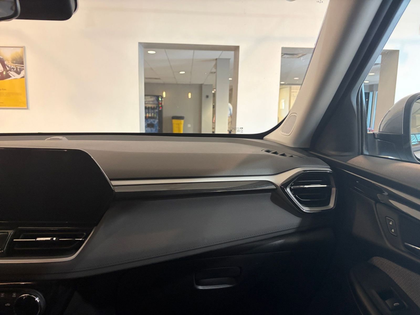 Used 2025 Chevrolet TrailBlazer LT image 33