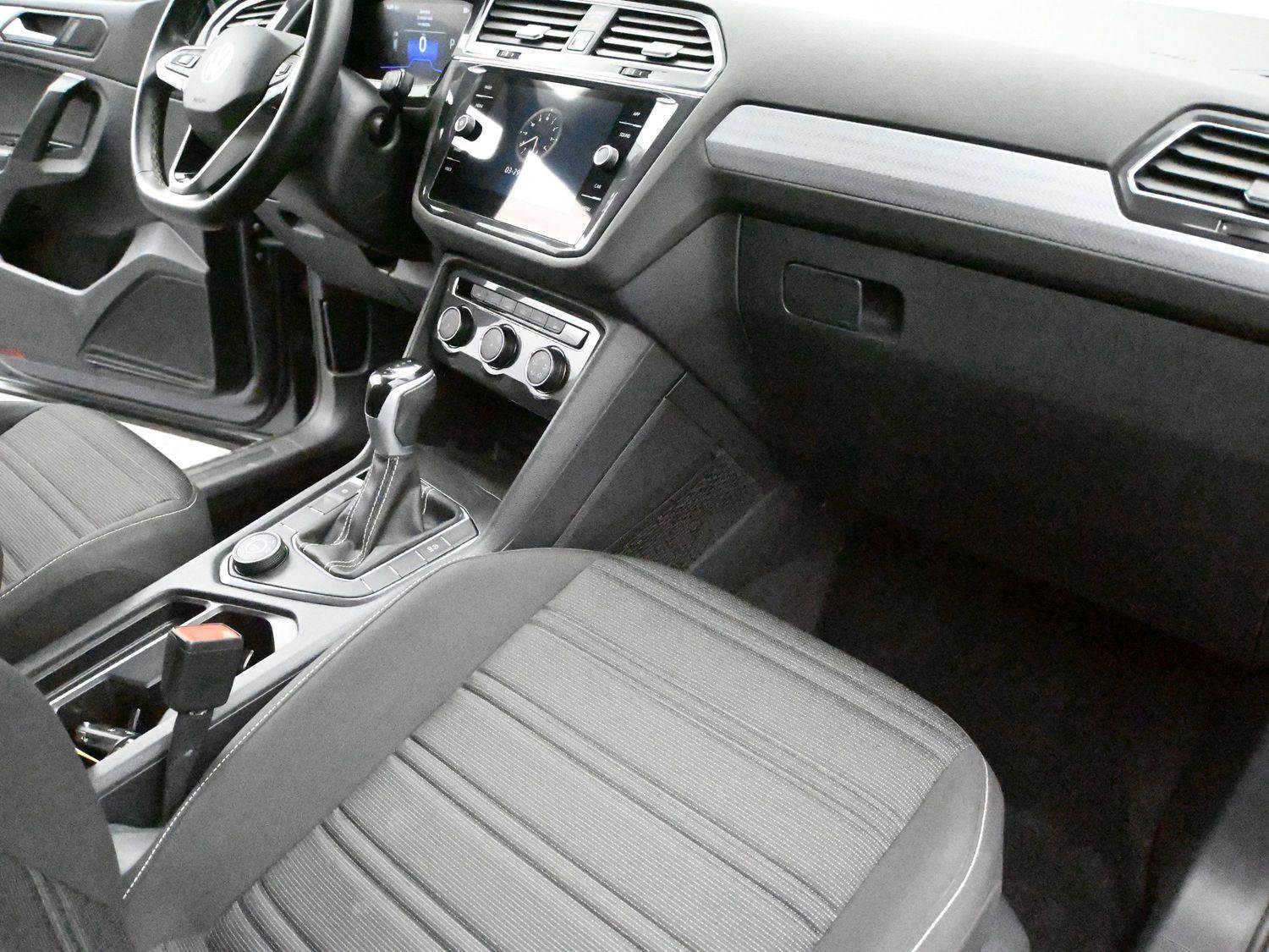 Used 2024 Volkswagen Tiguan S image 17