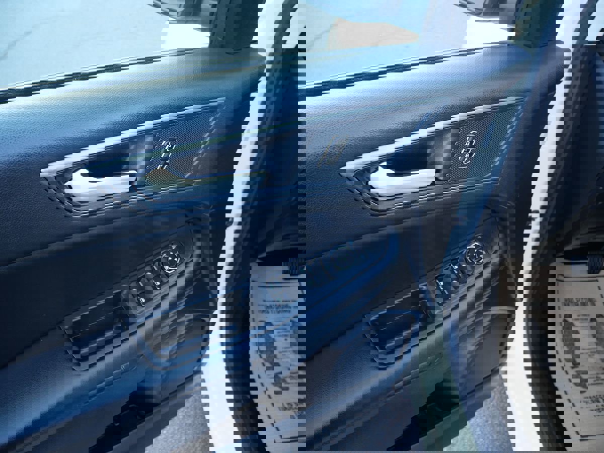 Used 2021 Ford Edge SE image 16