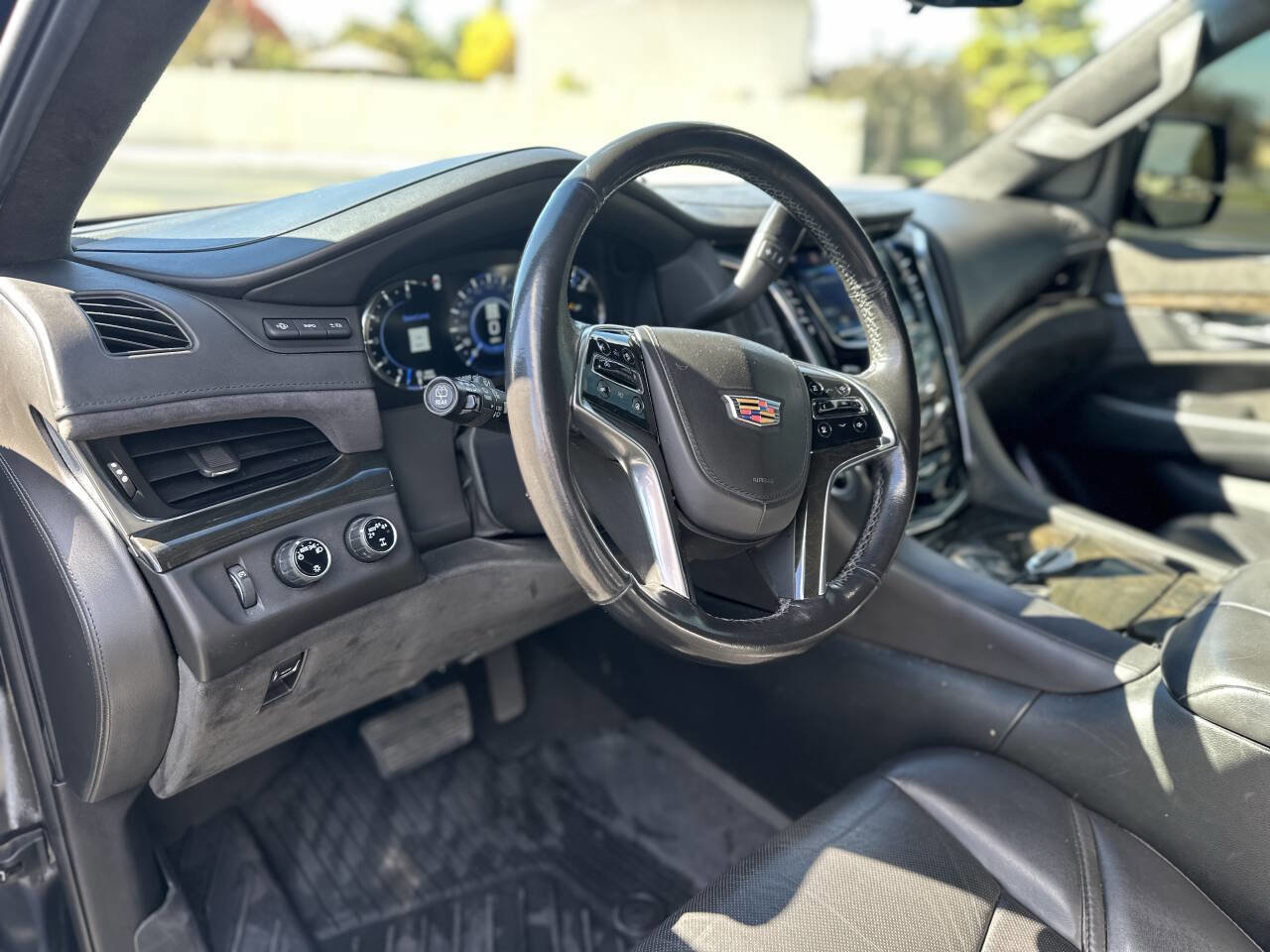 Used 2017 Cadillac Escalade ESV Platinum image 9