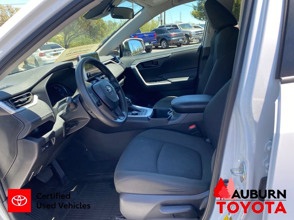Certified 2024 Toyota RAV4 LE AWD/4WD image 31