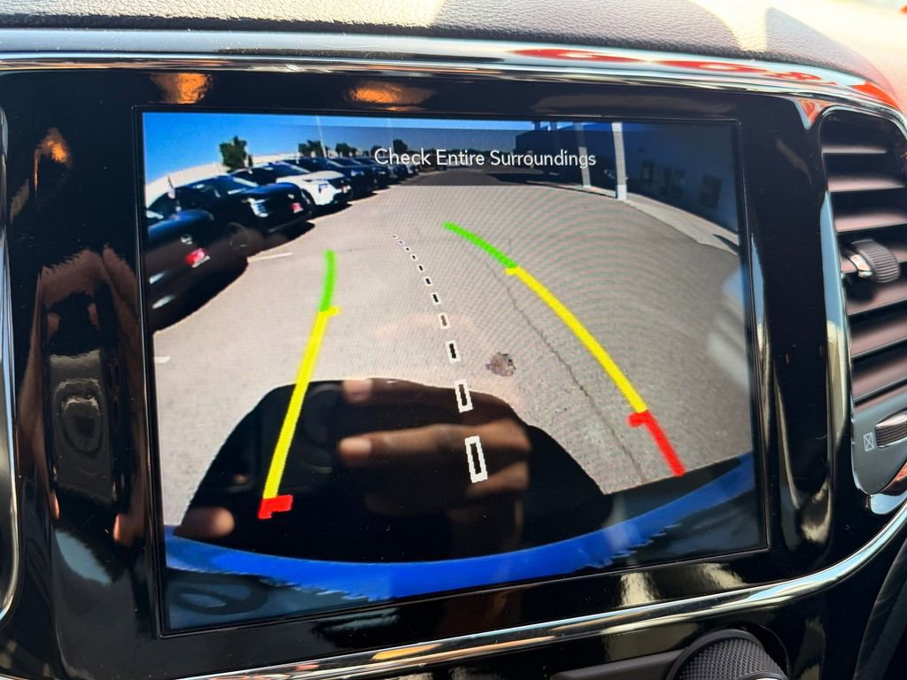 Used 2022 Jeep Grand Cherokee Laredo X image 18