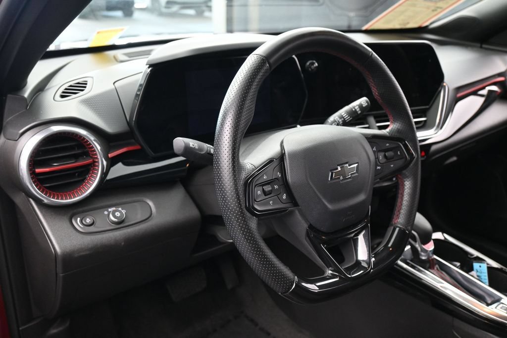 Used 2024 Chevrolet Trax RS w/ Sunroof Package FWD image 14