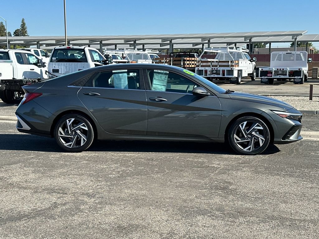 Used 2025 Hyundai Elantra Limited FWD video 2