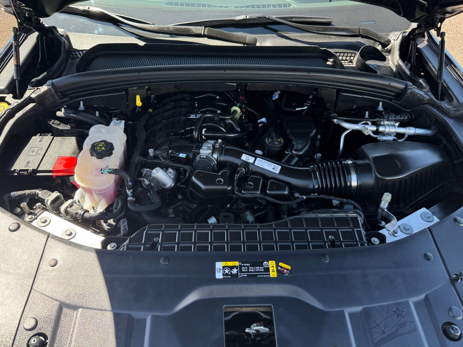 Used 2023 Jeep Grand Cherokee Laredo image 32