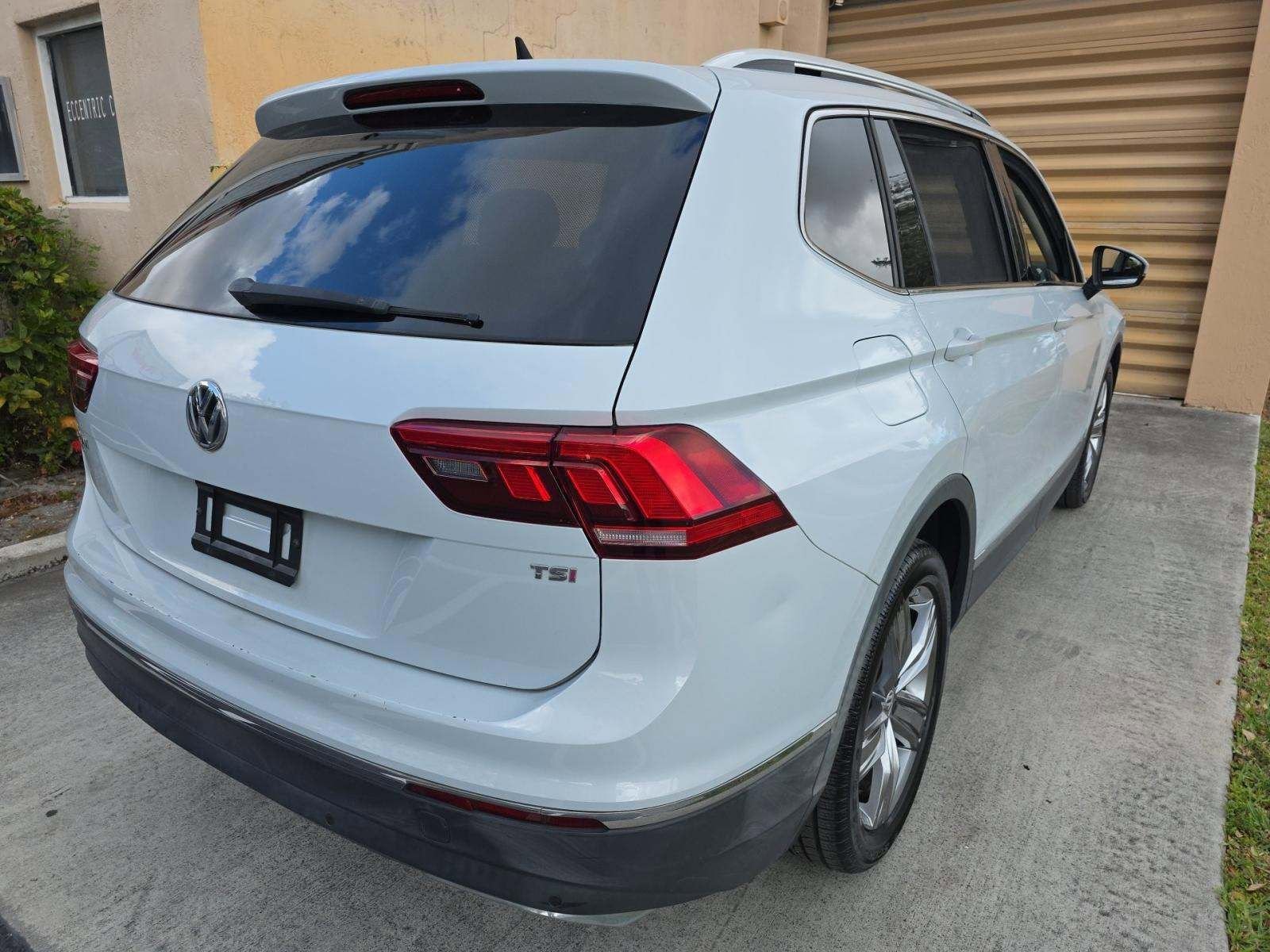 Used 2018 Volkswagen Tiguan SEL Premium image 2