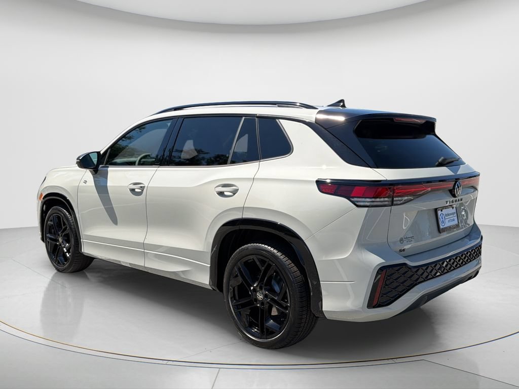New 2026 Volkswagen Tiguan SE R-Line FWD image 3