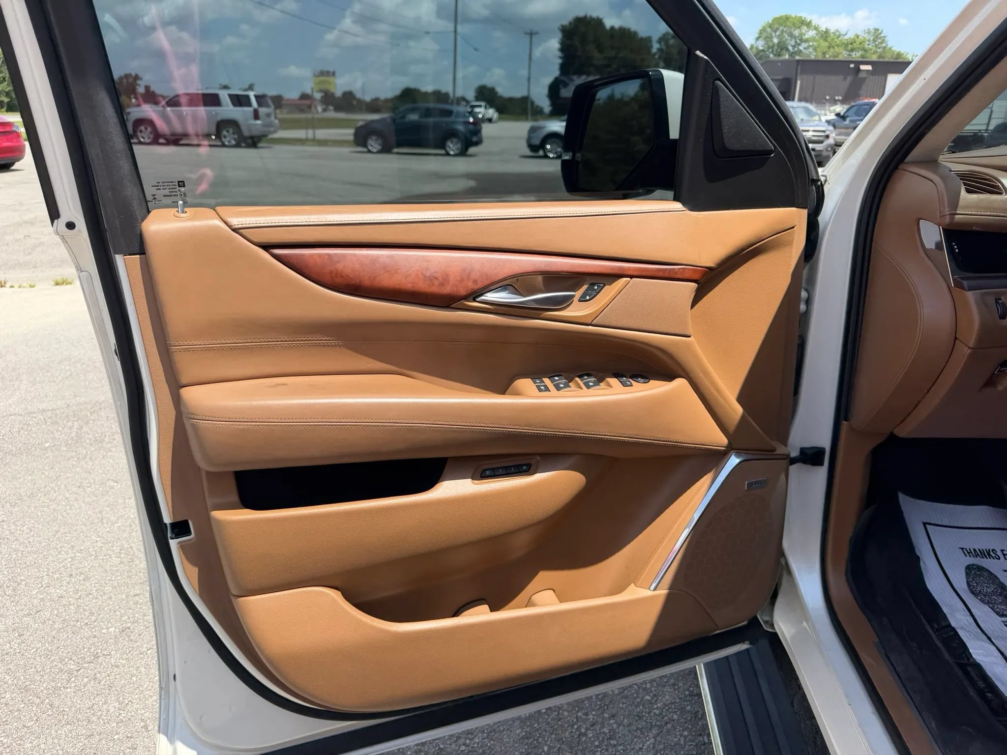 Used 2015 Cadillac Escalade ESV Platinum AWD/4WD image 34