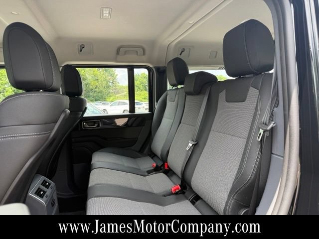 Used 2024 INEOS Grenadier Station Wagon AWD/4WD image 18